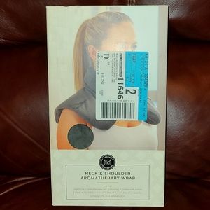NWT Cozy Neck & Shoulder Aromatherapy Hot or Cold Wrap